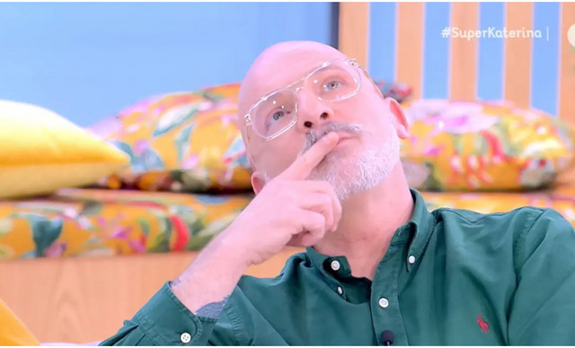 &Nu;ί&kappa;&omicron;&sigmaf; &Mu;&omicron;&upsilon;&tau;&sigma;&iota;&nu;ά&sigmaf;: &laquo;&Lambda;ύ&gamma;&iota;&sigma;&epsilon;&raquo; on air