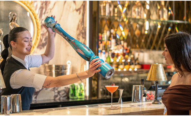 &Tau;&omicron; La Petite Maison (LPM) &Lambda;&epsilon;&mu;&epsilon;&sigma;&omicron;ύ &epsilon;&gamma;&kappa;&alpha;&iota;&nu;&iota;ά&zeta;&epsilon;&iota; &tau;&omicron; Lunch &tau;&eta;&sigmaf; &Pi;&alpha;&rho;&alpha;&sigma;&kappa;&epsilon;&upsilon;ή&sigmaf;