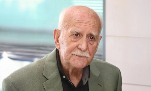 &laquo;&Omicron; &Gamma;&iota;ώ&rho;&gamma;&omicron;&sigmaf; &Pi;&alpha;&pi;&alpha;&delta;ά&kappa;&eta;&sigmaf; έ&kappa;&alpha;&nu;&epsilon; &kappa;ά&tau;&iota; &beta;ά&rho;&beta;&alpha;&rho;&omicron; &pi;&omicron;&upsilon; &tau;&omicron;&nu; έ&tau;&rho;&omega;&gamma;&epsilon; &sigma;&iota;&gamma;ά &sigma;&iota;&gamma;ά&raquo; &ndash; &Pi;&omicron;&iota;&omicron;&sigmaf; έ&kappa;&alpha;&nu;&epsilon; &alpha;&upsilon;&tau;ή &tau;&eta;&nu; &delta;ή&lambda;&omega;&sigma;&eta;;