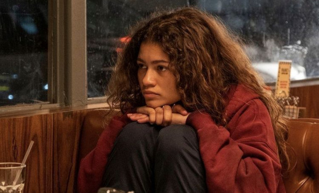 Euphoria: &Kappa;&upsilon;&kappa;&lambda;&omicron;&phi;ό&rho;&eta;&sigma;&epsilon; &tau;&omicron; &tau;&rho;έ&iota;&lambda;&epsilon;&rho; &gamma;&iota;&alpha; &tau;&eta;&nu; &tau;&rho;ί&tau;&eta; &sigma;&epsilon;&zeta;ό&nu; &ndash; &Pi;ό&tau;&epsilon; &kappa;ά&nu;&epsilon;&iota; &pi;&rho;&epsilon;&mu;&iota;έ&rho;&alpha;; (BINTEO)