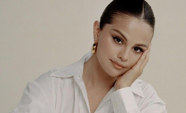 &Eta; Selena Gomez &alpha;&phi;ή&nu;&epsilon;&iota; &tau;&iota;&sigmaf; red carpet &tau;&omicron;&upsilon;&alpha;&lambda;έ&tau;&epsilon;&sigmaf; &kappa;&alpha;&iota; &epsilon;&pi;&iota;&lambda;έ&gamma;&epsilon;&iota; &mu;&iota;&alpha; &phi;&omicron;ύ&sigma;&tau;&alpha; &tau;&omega;&nu; 20 &epsilon;&upsilon;&rho;ώ (&Phi;&Omega;&Tau;&Omicron;)