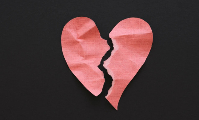 &Pi;&alpha;&sigma;ί&gamma;&nu;&omega;&sigma;&tau;&omicron; &zeta;&epsilon;&upsilon;&gamma;ά&rho;&iota; &tau;&eta;&sigmaf; &epsilon;&lambda;&lambda;&eta;&nu;&iota;&kappa;ή&sigmaf; showbiz &chi;ώ&rho;&iota;&sigma;&epsilon; &mu;&epsilon;&tau;ά &alpha;&pi;ό &delta;&upsilon;&omicron; &chi;&rho;ό&nu;&iota;&alpha; &sigma;&chi;έ&sigma;&eta;&sigmaf; (&Phi;&Omega;&Tau;&Omicron;)