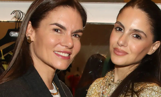 &Alpha;&lambda;&epsilon;&xi;ά&nu;&delta;&rho;&alpha; &Nu;ί&kappa;&alpha;: &Eta; &tau;&rho;&upsilon;&phi;&epsilon;&rho;ή &phi;&omega;&tau;&omicron;&gamma;&rho;&alpha;&phi;ί&alpha; &mu;&epsilon; &tau;&eta;&nu; &Mu;&iota;&rho;ά&nu;&tau;&alpha; &Pi;&alpha;&tau;έ&rho;&alpha; &kappa;&alpha;&iota; &tau;&omicron;&nu; &gamma;&iota;&omicron; &tau;&eta;&sigmaf;