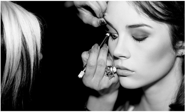 &Tau;&alpha; backstage skincare &mu;&upsilon;&sigma;&tau;&iota;&kappa;ά &tau;&eta;&sigmaf; &Epsilon;&beta;&delta;&omicron;&mu;ά&delta;&alpha;&sigmaf; &Mu;ό&delta;&alpha;&sigmaf; &pi;&omicron;&upsilon; &pi;&rho;έ&pi;&epsilon;&iota; &nu;&alpha; &xi;έ&rho;&epsilon;&iota;&sigmaf;