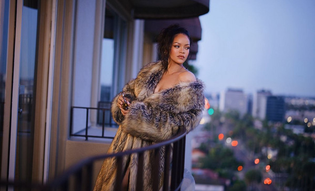 H iconic total black Dior &epsilon;&mu;&phi;ά&nu;&iota;&sigma;&eta; &tau;&eta;&sigmaf; &Rho;&iota;ά&nu;&alpha; &sigma;&tau;&omicron; &nu;&tau;&epsilon;&mu;&pi;&omicron;ύ&tau;&omicron; &tau;&omicron;&upsilon; &Tau;&zeta;ό&nu;&alpha;&theta;&alpha;&nu; Ά&nu;&tau;&epsilon;&rho;&sigma;&omicron;&nu; (&Beta;&Iota;&Nu;&Tau;&Epsilon;&Omicron;)