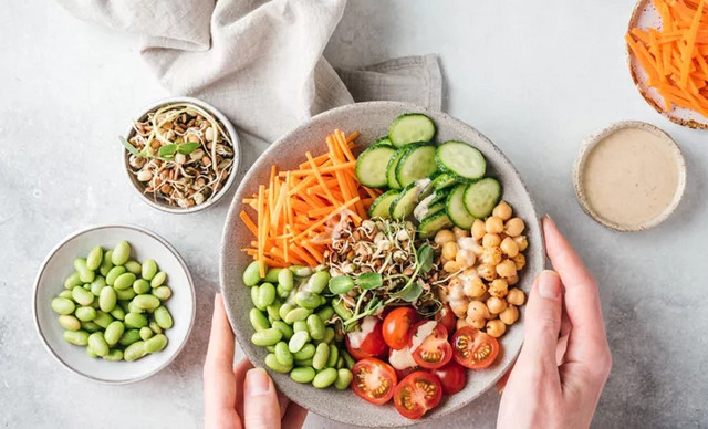 &Tau;&omicron; ό&sigma;&pi;&rho;&iota;&omicron; &pi;&omicron;&upsilon; &pi;&rho;&omicron;&sigma;&tau;&alpha;&tau;&epsilon;ύ&epsilon;&iota; &tau;&eta;&nu; &kappa;&alpha;&rho;&delta;&iota;ά &kappa;&alpha;&iota; &mu;&epsilon;&iota;ώ&nu;&epsilon;&iota; &tau;&omicron;&nu; &kappa;ί&nu;&delta;&upsilon;&nu;&omicron; &tau;&omicron;&upsilon; &kappa;&alpha;&rho;&kappa;ί&nu;&omicron;&upsilon;