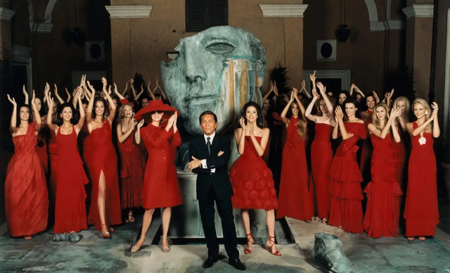 To &laquo;&kappa;ό&kappa;&kappa;&iota;&nu;&omicron; &phi;ό&rho;&epsilon;&mu;&alpha;&raquo; &Beta;&alpha;&lambda;&epsilon;&nu;&tau;ί&nu;&omicron; &kappa;&alpha;&iota; &eta; &iota;&sigma;&tau;&omicron;&rho;ί&alpha; &tau;&omicron;&upsilon; &ndash; &Gamma;&iota;&alpha;&tau;ί &epsilon;ί&nu;&alpha;&iota; &tau;ά&sigma;&eta; &mu;έ&chi;&rho;&iota; &sigma;ή&mu;&epsilon;&rho;&alpha;