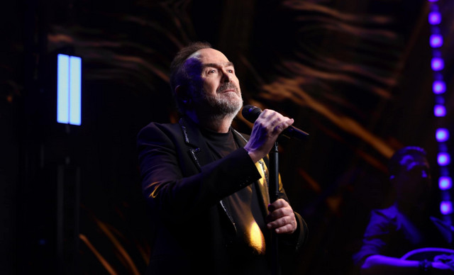 &Sigma;&tau;&alpha;&mu;ά&tau;&eta;&sigmaf; &Gamma;&omicron;&nu;ί&delta;&eta;&sigmaf;: Backstage &phi;&omega;&tau;&omicron;&gamma;&rho;&alpha;&phi;ί&epsilon;&sigmaf; &alpha;&pi;ό &tau;&omicron; &nu;έ&omicron; &tau;&omicron;&upsilon; video clip