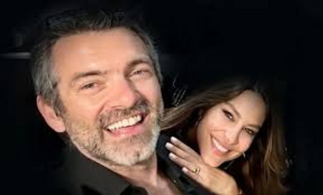 &Kappa;&omega;&nu;&sigma;&tau;&alpha;&nu;&tau;ί&nu;&alpha; &Epsilon;&upsilon;&rho;&iota;&pi;ί&delta;&omicron;&upsilon; &ndash; &Phi;ί&lambda;&iota;&pi;&pi;&omicron;&sigmaf; &Mu;&iota;&chi;ό&pi;&omicron;&upsilon;&lambda;&omicron;&sigmaf;: &Pi;&rho;&omega;&tau;&omicron;&chi;&rho;&omicron;&nu;&iota;ά &mu;&epsilon; &tau;&alpha; &pi;&alpha;&iota;&delta;&iota;&alpha; &tau;&omicron;&upsilon; &sigma;&tau;&eta;&nu; &Kappa;ύ&pi;&rho;&omicron; (&Phi;&Omega;&Tau;&Omicron;)