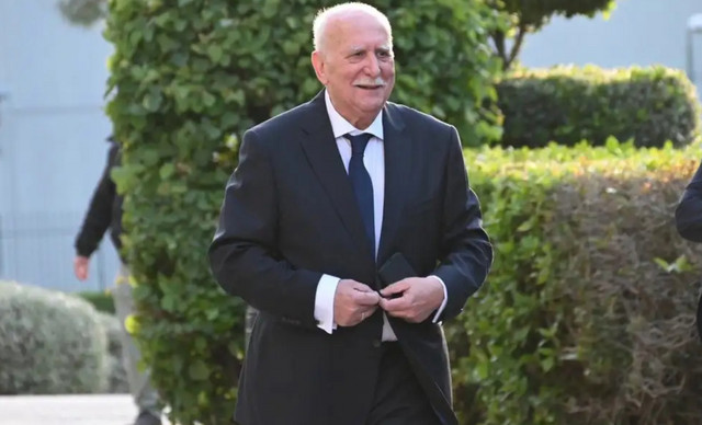 &Gamma;&iota;ώ&rho;&gamma;&omicron;&sigmaf; &Pi;&alpha;&pi;&alpha;&delta;ά&kappa;&eta;&sigmaf;: &Sigma;ή&mu;&epsilon;&rho;&alpha; &sigma;&tau;&eta; &Rho;&iota;&tau;&sigma;ώ&nu;&alpha; &tau;&omicron; &tau;&epsilon;&lambda;&epsilon;&upsilon;&tau;&alpha;ί&omicron; &alpha;&nu;&tau;ί&omicron; &sigma;&tau;&omicron;&nu; &laquo;&pi;&alpha;&tau;&rho;&iota;ά&rho;&chi;&eta;&raquo; &tau;&eta;&sigmaf; &pi;&rho;&omega;&iota;&nu;ή&sigmaf; &epsilon;&nu;&eta;&mu;έ&rho;&omega;&sigma;&eta;&sigmaf;