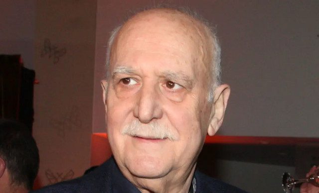 &Pi;&alpha;&pi;&alpha;&delta;ά&kappa;&eta;&sigmaf;: &Sigma;&upsilon;&gamma;&kappa;&lambda;&omicron;&nu;ί&zeta;&epsilon;&iota; &omicron; &pi;&rho;&omicron;&sigma;&omega;&pi;&iota;&kappa;ό&sigmaf; &tau;&omicron;&upsilon; &gamma;&iota;&alpha;&tau;&rho;ό&sigmaf; &ndash; &laquo;&Epsilon;ί&chi;&epsilon; &pi;&omicron;&lambda;ύ &sigma;&omicron;&beta;&alpha;&rho;ά &theta;έ&mu;&alpha;&tau;&alpha;, &delta;&epsilon; &phi;&alpha;ί&nu;&omicron;&nu;&alpha;&nu; &pi;&rho;&omicron;&sigmaf; &tau;&alpha; έ&xi;&omega;&raquo;