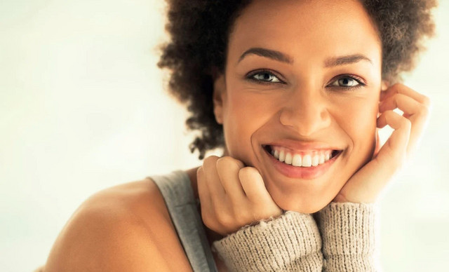 &Tau;&omicron; viral trend &tau;&omicron;&upsilon; TikTok &pi;&omicron;&upsilon; &chi;&alpha;&rho;ί&zeta;&epsilon;&iota; &pi;&iota;&omicron; &lambda;&alpha;&mu;&pi;&epsilon;&rho;ό &chi;&alpha;&mu;ό&gamma;&epsilon;&lambda;&omicron;