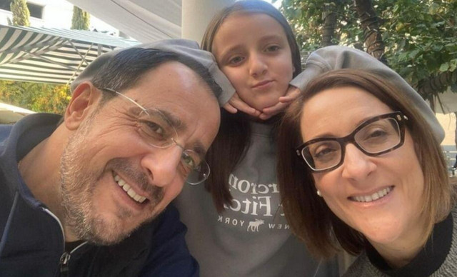 Nί&kappa;&omicron;&sigmaf; &Chi;&rho;&iota;&sigma;&tau;&omicron;&delta;&omicron;&upsilon;&lambda;ί&delta;&eta;&sigmaf; &ndash; &Phi;&iota;&lambda;ί&pi;&pi;&alpha; &Kappa;&alpha;&rho;&sigma;&epsilon;&rho;ά: &Gamma;&iota;&omicron;&rho;&tau;ά&zeta;&omicron;&upsilon;&nu; &tau;&alpha; 11&alpha; &gamma;&epsilon;&nu;έ&theta;&lambda;&iota;&alpha; &tau;&eta;&sigmaf; &mu;&iota;&kappa;&rho;ή&sigmaf; &Phi;&omicron;ί&beta;&eta;&sigmaf; (&Phi;&Omega;&Tau;&Omicron;)