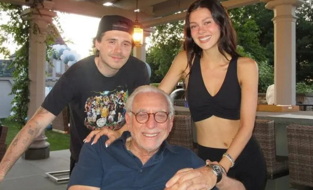 O &pi;&alpha;&tau;έ&rho;&alpha;&sigmaf; &tau;&eta;&sigmaf; &Nu;&iota;&kappa;&omicron;&lambda;ά &Pi;&epsilon;&lambda;&tau;&zeta; &mu;&iota;&lambda;ά&epsilon;&iota; &pi;&rho;ώ&tau;&eta; &phi;&omicron;&rho;ά &gamma;&iota;&alpha; &tau;&omicron;&upsilon;&sigmaf; &Mu;&pi;έ&kappa;&alpha;&mu;