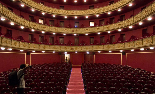 &Alpha;&nu;&alpha;&sigma;&tau;ά&tau;&omega;&sigma;&eta; &sigma;&epsilon; &gamma;&nu;&omega;&sigma;&tau;ή &theta;&epsilon;&alpha;&tau;&rho;&iota;&kappa;ή &pi;&alpha;&rho;ά&sigma;&tau;&alpha;&sigma;&eta; &ndash; &Mu;&pi;&omicron;ύ&kappa;&alpha;&rho;&epsilon; &eta; &alpha;&sigma;&tau;&upsilon;&nu;&omicron;&mu;ί&alpha; έ&pi;&epsilon;&iota;&tau;&alpha; &alpha;&pi;ό &kappa;&alpha;&tau;&alpha;&gamma;&gamma;&epsilon;&lambda;ί&alpha;!