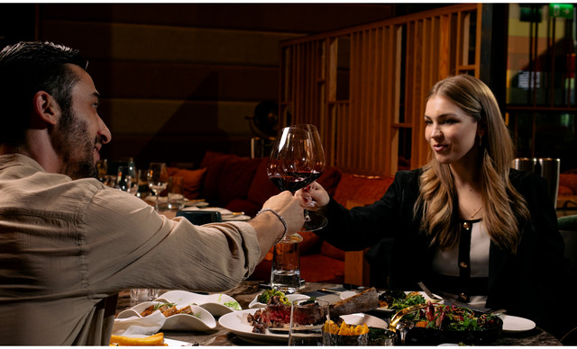 &Gamma;&iota;ό&rho;&tau;&alpha;&sigma;&epsilon; &tau;&eta;&nu; &Eta;&mu;έ&rho;&alpha; &tau;&omicron;&upsilon; Έ&rho;&omega;&tau;&alpha; &mu;&epsilon; &tau;&rho;&epsilon;&iota;&sigmaf; &xi;&epsilon;&chi;&omega;&rho;&iota;&sigma;&tau;&omicron;ύ&sigmaf; &tau;&rho;ό&pi;&omicron;&upsilon;&sigmaf;