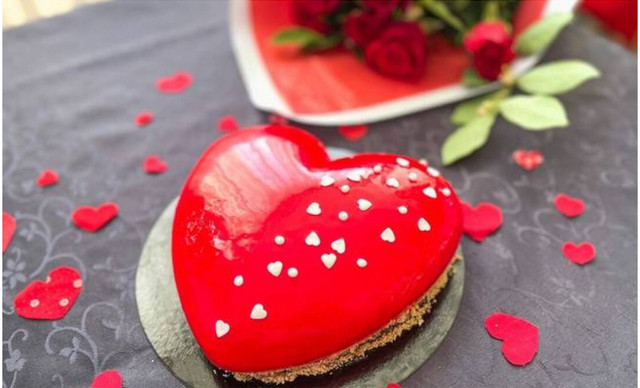 &Eta; &pi;&iota;&omicron; &gamma;&lambda;&upsilon;&kappa;&iota;ά Valentine&rsquo;s &sigma;&upsilon;&nu;&tau;&alpha;&gamma;ή