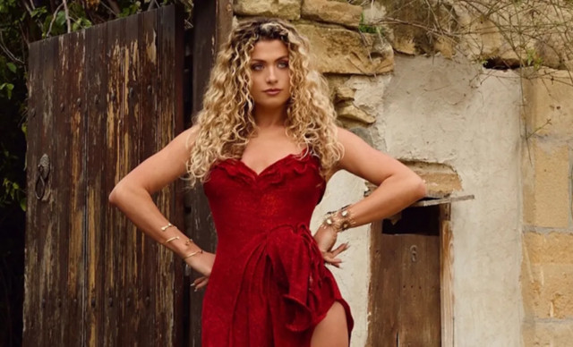 &Tau;&omicron; &Rho;&Iota;&Kappa; &alpha;&pi;&alpha;&nu;&tau;ά: &Alpha;&upsilon;&tau;ό &epsilon;ί&nu;&alpha;&iota; &tau;&omicron; &kappa;ό&sigma;&tau;&omicron;&sigmaf; &gamma;&iota;&alpha; &tau;&omicron; &ldquo;Jalla&rdquo; &ndash; &Pi;ό&sigma;&alpha; &pi;&lambda;&eta;&rho;ώ&nu;&omicron;&upsilon;&mu;&epsilon; &gamma;&iota;&alpha; &sigma;&upsilon;&mu;&mu;&epsilon;&tau;&omicron;&chi;ή &kappa;&alpha;&iota; video clip;