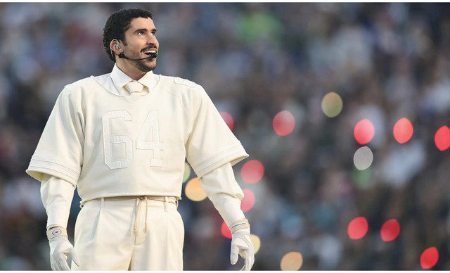 Bad Bunny: &Epsilon;&mu;&phi;&alpha;&nu;ί&sigma;&tau;&eta;&kappa;&epsilon; &sigma;&tau;&eta; &sigma;&kappa;&eta;&nu;ή &tau;&omicron;&upsilon; Super Bowl 2026 &phi;&omicron;&rho;ώ&nu;&tau;&alpha;&sigmaf;&hellip; fast fashion!