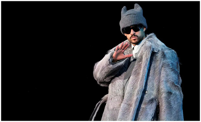 Bad Bunny &sigma;&tau;&omicron; Super Bowl LX: &Tau;&omicron; look &pi;&omicron;&upsilon; &laquo;έ&kappa;&lambda;&epsilon;&psi;&epsilon;&raquo; &tau;&eta;&nu; &pi;&alpha;&rho;ά&sigma;&tau;&alpha;&sigma;&eta; &sigma;&tau;&omicron; &Sigma;&alpha;&nu; &Phi;&rho;&alpha;&nu;&sigma;ί&sigma;&kappa;&omicron;