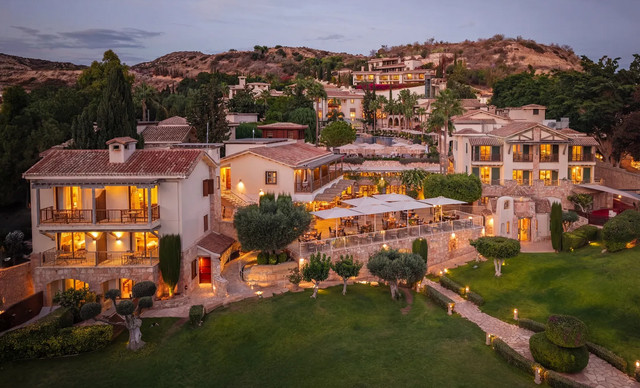 &Kappa;&alpha;&theta;&alpha;&rho;ά &Delta;&epsilon;&upsilon;&tau;έ&rho;&alpha; &delta;ί&pi;&lambda;&alpha; &sigma;&tau;&eta; &theta;ά&lambda;&alpha;&sigma;&sigma;&alpha; &sigma;&tau;&omicron; Columbia Beach Resort