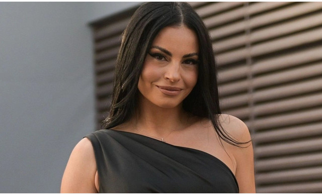 Full in love &eta; &Delta;ή&mu;&eta;&tau;&rho;&alpha; &Alpha;&lambda;&epsilon;&xi;&alpha;&nu;&delta;&rho;ά&kappa;ή: &Alpha;&upsilon;&tau;ό&sigmaf; &epsilon;ί&nu;&alpha;&iota; &omicron; &nu;έ&omicron;&sigmaf; ά&nu;&delta;&rho;&alpha;&sigmaf; &pi;&omicron;&upsilon; &mu;&pi;ή&kappa;&epsilon; &sigma;&tau;&eta; &zeta;&omega;ή &tau;&eta;&sigmaf; (&Beta;&Iota;&Nu;&Tau;&Epsilon;&Omicron;)