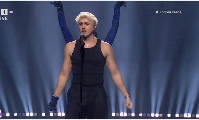 Good Job Nicky: &Omicron; &mu;&epsilon;&gamma;ά&lambda;&omicron;&sigmaf; &laquo;&alpha;&nu;&tau;ί&pi;&alpha;&lambda;&omicron;&sigmaf;&raquo; &tau;&omicron;&upsilon; Akyla &pi;&rho;&omicron;&kappa;ά&lambda;&epsilon;&sigma;&epsilon; &pi;&alpha;&nu;&iota;&kappa;ό &mu;&epsilon; &tau;&omicron; &laquo;Dark Side of the Moon&raquo;