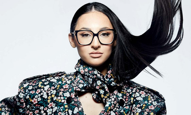 Klavdia: &Tau;&omicron; &tau;&rho;&upsilon;&phi;&epsilon;&rho;ό &beta;ί&nu;&tau;&epsilon;&omicron; &alpha;&gamma;&kappa;&alpha;&lambda;&iota;ά &mu;&epsilon; &tau;&omicron;&nu; &sigma;ύ&nu;&tau;&rho;&omicron;&phi;ό &tau;&eta;&sigmaf;