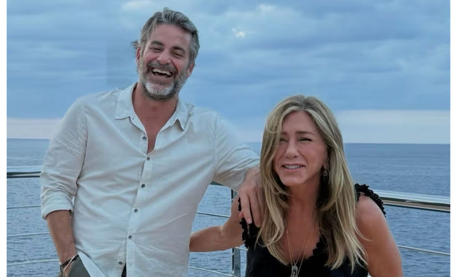 Jennifer Aniston Jim Curtis: Έ&kappa;&alpha;&nu;&alpha;&nu; &tau;&omicron; &epsilon;&pi;ό&mu;&epsilon;&nu;&omicron; &beta;ή&mu;&alpha; &sigma;&tau;&eta;