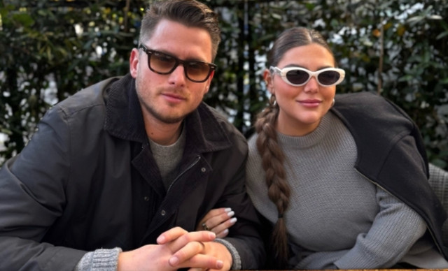 &Delta;&alpha;&nu;ά&eta; &Mu;&pi;ά&rho;&kappa;&alpha;: &Alpha;&pi;&omicron;&kappa;&alpha;&lambda;ύ&pi;&tau;&epsilon;&iota; &tau;&omicron; love story &mu;&epsilon; &tau;&omicron;&nu; &sigma;ύ&nu;&tau;&rho;&omicron;&phi;&omicron; &tau;&eta;&sigmaf; &ndash; &Pi;&omicron;&iota;&omicron;&sigmaf; έ&kappa;&alpha;&nu;&epsilon; &tau;&eta;&nu; &pi;&rho;ώ&tau;&eta; &kappa;ί&nu;&eta;&sigma;&eta;;