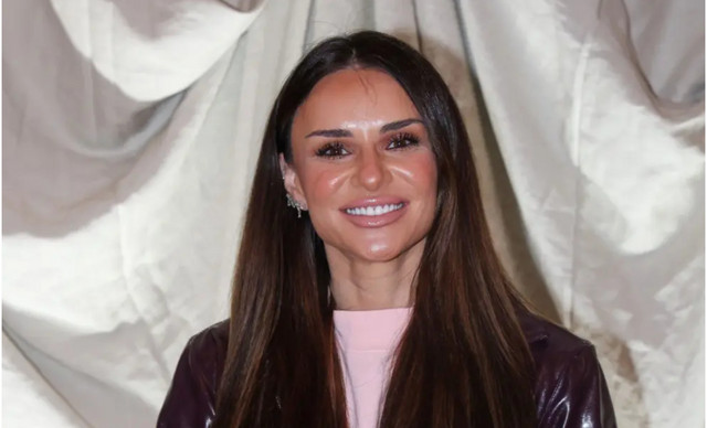 &Epsilon;&lambda;έ&nu;&eta; &Tau;&sigma;&omicron;&lambda;ά&kappa;&eta;: &Eta; &kappa;ό&rho;&eta; &tau;&eta;&sigmaf; έ&gamma;&iota;&nu;&epsilon; 11 &mu;&eta;&nu;ώ&nu; &ndash; &Eta; &tau;&rho;&upsilon;&phi;&epsilon;&rho;ή &alpha;&nu;ά&rho;&tau;&eta;&sigma;ή &tau;&eta;&sigmaf; (&Phi;&Omega;&Tau;&Omicron;)