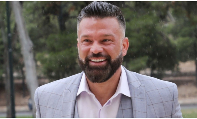 &Sigma;&tau;&omicron; &nu;&omicron;&sigma;&omicron;&kappa;&omicron;&mu;&epsilon;ί&omicron; &omicron; &Kappa;ώ&sigma;&tau;&alpha;&sigmaf; &Sigma;ό&mu;&mu;&epsilon;&rho;