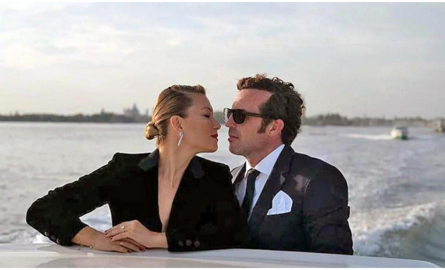 &Beta;ί&kappa;&upsilon; &Kappa;&alpha;&gamma;&iota;ά &Eta;&lambda;ί&alpha;&sigmaf; &Kappa;&rho;&alpha;&sigma;&sigma;ά&sigmaf;: &Eta; &sigma;&am