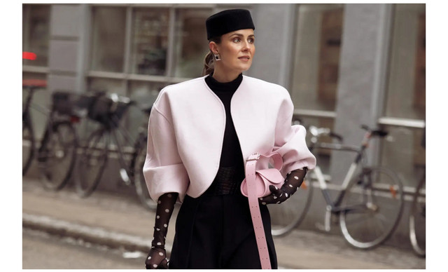 &Alpha;&upsilon;&tau;ή &epsilon;ί&nu;&alpha;&iota; &eta; &tau;ά&sigma;&eta; &pi;&omicron;&upsilon; &epsilon;&pi;&alpha;&nu;&alpha;&phi;έ&rho;&epsilon;&iota; &tau;&alpha; 80s &mu;&epsilon; &mu;&iota;&alpha; &pi;&iota;&omicron; &epsilon;&kappa;&lambda;&epsilon;&pi;&tau;&upsilon;&sigma;&mu;έ&nu;&eta; &mu;&alpha;&tau;&iota;ά