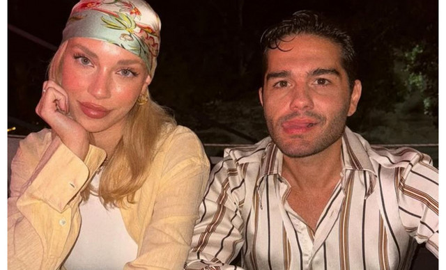 Full in love o &Chi;&rho;ή&sigma;&tau;&omicron;&sigmaf; &Mu;ά&sigma;&tau;&omicron;&rho;&alpha;&sigmaf;: &Rho;&omicron;&mu;&alpha;&nu;&tau;&iota;&kappa;ή &alpha;&pi;ό&delta;&rho;&alpha;&sigma;&eta; &mu;&epsilon; &tau;&eta;&nu; &Gamma;&alpha;&rho;&upsilon;&phi;&alpha;&lambda;&lambda;&iota;ά &sigma;&tau;&omicron; &Nu;&tau;&omicron;&upsilon;&mu;&pi;ά&iota; (&Phi;&Omega;&Tau;&Omicron;)