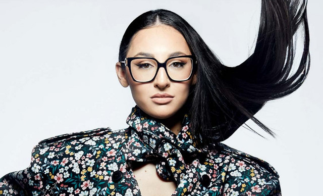 Full in love &eta; Klavdia: &Alpha;&upsilon;&tau;έ&sigmaf; &epsilon;ί&nu;&alpha;&iota; &omicron;&iota; &nu;έ&epsilon;&sigmaf; &pi;&lambda;&eta;&rho;&omicron;&phi;&omicron;&rho;ί&epsilon;&sigmaf; &gamma;&iota;&alpha; &tau;&omicron;&nu; &sigma;ύ&nu;&tau;&rho;&omicron;&phi;&omicron; &tau;&eta;&sigmaf;