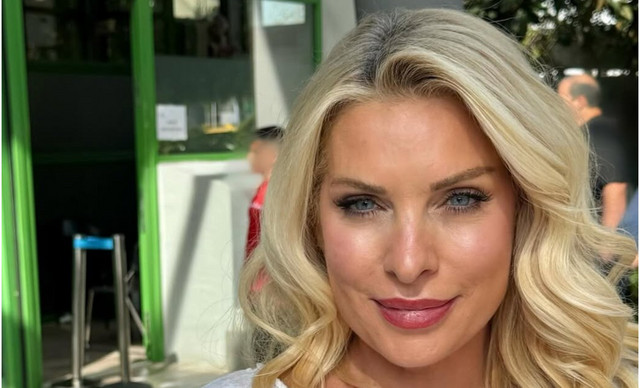 &laquo;&Gamma;ύ&rho;&nu;&alpha; &pi;ί&sigma;&omega; ή έ&sigma;&tau;&omega; &tau;&eta;&lambda;&epsilon;&phi;ώ&nu;&alpha;&raquo;, έ&gamma;&rho;&alpha;&psi;&alpha;&nu; &sigma;&tau;&eta; &Mu;&epsilon;&nu;&epsilon;&gamma;ά&kappa;&eta; &kappa;&alpha;&iota; &alpha;&upsilon;&tau;ή &epsilon;ί&nu;&alpha;&iota; &eta; &alpha;&pi;ά&nu;&tau;&eta;&sigma;ή &tau;&eta;&sigmaf; (&Phi;&Omega;&Tau;&Omicron;)