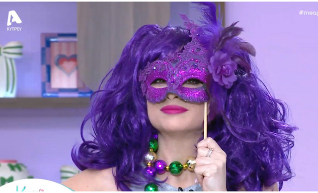 &Chi;&rho;&iota;&sigma;&tau;&iota;ά&nu;&alpha; &Alpha;&rho;&iota;&sigma;&tau;&omicron;&tau;έ&lambda;&omicron;&upsilon;&sigmaf;: &Mu;&epsilon;&tau;&alpha;&mu;&phi;&iota;έ&sigma;&tau;&eta;&kappa;&epsilon; &sigma;&epsilon; Disco Girl &kappa;&alpha;&iota; &tau;&omicron; &pi;&lambda;&alpha;&tau;ό &pi;ή&rho;&epsilon; &laquo;&phi;&omega;&tau;&iota;ά&raquo; (&Beta;&Iota;&Nu;&Tau;&Epsilon;&Omicron;)