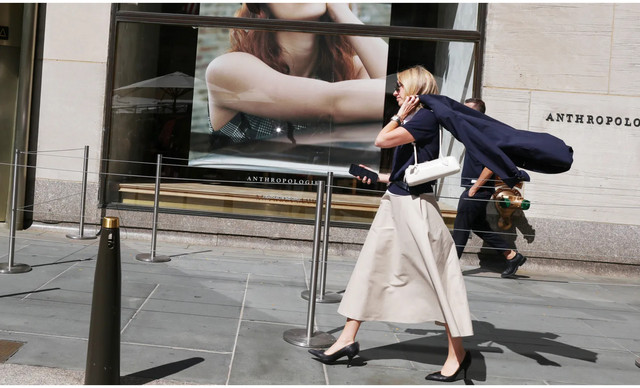 &Alpha;&upsilon;&tau;ό &tau;&omicron; &chi;&rho;ώ&mu;&alpha; &epsilon;ί&nu;&alpha;&iota; &tau;&omicron; &nu;έ&omicron; &mu;&pi;&epsilon;&zeta; &ndash; &Eta; &tau;ά&sigma;&eta; &pi;&omicron;&upsilon; &theta;&alpha; &alpha;&kappa;&omicron;&lambda;&omicron;&upsilon;&theta;ή&sigma;&omicron;&upsilon;&mu;&epsilon; &mu;έ&chi;&rho;&iota; &tau;&eta;&nu; ά&nu;&omicron;&iota;&xi;&eta;