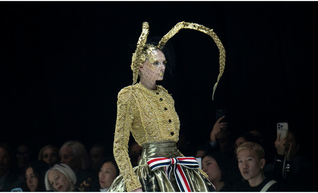 New York Fashion Week: &Tau;&alpha; shows &pi;&omicron;&upsilon; &kappa;&alpha;&theta;&omicron;&rho;ί&zeta;&omicron;&upsilon;&nu; &tau;&eta; &mu;ό&delta;&alpha; &tau;&eta;&sigmaf; &nu;έ&alpha;&sigmaf; &sigma;&epsilon;&zeta;ό&nu;