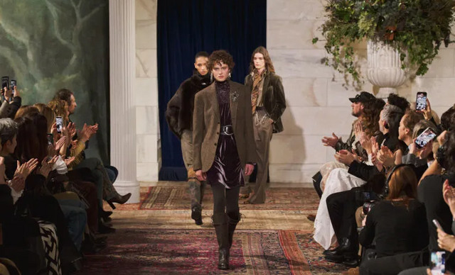 Ρομαντισμός και διαχρονική πολυτέλεια στη συλλογή Φθινόπωρο 2026 του Ralph Lauren
