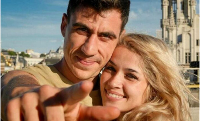 &Sigma;&tau;&upsilon;&lambda;&iota;ά&nu;&alpha; &Alpha;&beta;&epsilon;&rho;&kappa;ί&omicron;&upsilon;: &Sigma;&epsilon; &pi;&upsilon;&rho;&epsilon;&tau;ό &pi;&rho;&omicron;&epsilon;&tau;&omicron;&iota;&mu;&alpha;&sigma;&iota;ώ&nu; &gamma;&iota;&alpha; &tau;&omicron;&nu; &gamma;ά&mu;&omicron; &mu;&epsilon; &tau;&omicron;&nu; &Phi;&epsilon;&iota;&delta;ί&alpha; &ndash; &Eta; &lambda;&epsilon;&pi;&tau;&omicron;&mu;έ&rho;&epsilon;&iota;&alpha; &pi;&omicron;&upsilon; &tau;&eta;&nu; &epsilon;&nu;&theta;&omicron;&upsilon;&sigma;ί&alpha;&sigma;&epsilon;