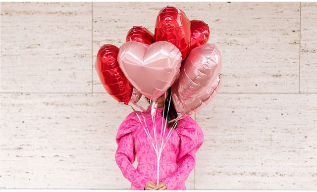 Valentine&rsquo;s outfit ideas: &Tau;&iota; &nu;&alpha; &phi;&omicron;&rho;έ&sigma;&epsilon;&iota;&sigmaf; &tau;&eta;&nu; &eta;&mu;έ&rho;&alpha; &tau;&omega;&nu; &epsilon;&rho;&omega;&tau;&epsilon;&upsilon;&mu;έ&nu;&omega;&nu;