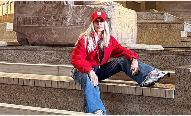 Ά&nu;&nu;&alpha; &Beta;ί&sigma;&sigma;&eta;: &Tau;&alpha;&xi;ί&delta;&iota; &sigma;&tau;&eta;&nu; &Alpha;ί&gamma;&upsilon;&pi;&tau;&omicron; &mu;&epsilon; &tau;&omicron;&upsilon;&sigmaf; &kappa;&omicron;&upsilon;&mu;&pi;ά&rho;&omicron;&upsilon;&sigmaf; &tau;&eta;&sigmaf; (&Phi;&Omega;&Tau;&Omicron;)