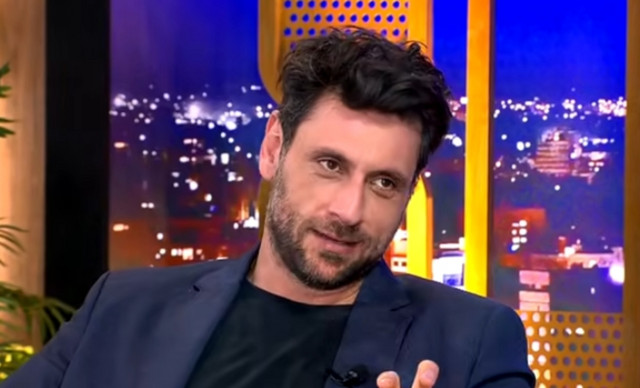 &Sigma;&upsilon;&gamma;&kappa;&lambda;&omicron;&nu;ί&zeta;&epsilon;&iota; &omicron; &Gamma;&iota;ώ&rho;&gamma;&omicron;&sigmaf; &Chi;&rho;&upsilon;&sigma;&tau;&omicron;&sigma;&tau;ό&mu;&omicron;&upsilon;: &laquo;&Zeta;&omega; &alpha;&pi;ό &tau;ύ&chi;&eta;&raquo;