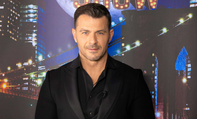 &Pi;έ&theta;&alpha;&nu;&epsilon; &omicron; &laquo;&Nu;&tau;ά&nu;&omicron;&sigmaf;&raquo;: &Beta;&alpha;&rho;ύ &pi;έ&nu;&theta;&omicron;&sigmaf; &gamma;&iota;&alpha; &tau;&omicron;&nu; &Gamma;&iota;ώ&rho;&gamma;&omicron; &Alpha;&gamma;&gamma;&epsilon;&lambda;ό&pi;&omicron;&upsilon;&lambda;&omicron;