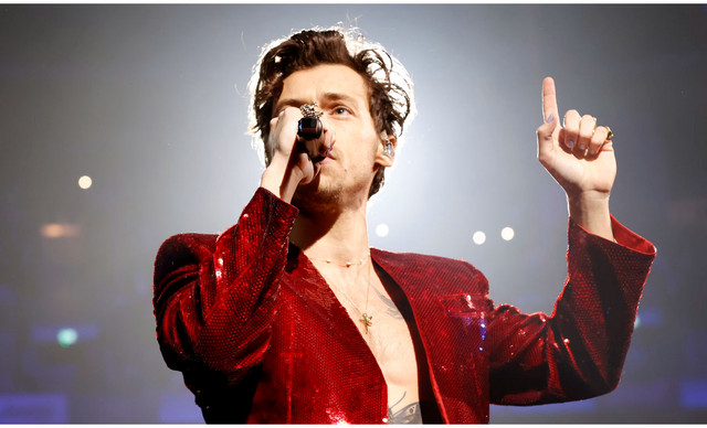 Harry Styles: &Alpha;&upsilon;&tau;ό &epsilon;ί&nu;&alpha;&iota; &tau;&omicron; &nu;έ&omicron; &tau;&omicron;&upsilon; &epsilon;&pi;&alpha;&gamma;&gamma;&epsilon;&lambda;&mu;&alpha;&tau;&iota;&kappa;ό &beta;ή&mu;&alpha; &epsilon;&kappa;&tau;ό&sigmaf; &mu;&omicron;&upsilon;&sigma;&iota;&kappa;ή&sigmaf;