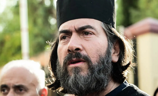 Έ&nu;&omicron;&chi;&omicron;&sigmaf; &omicron; &pi;&alpha;&tau;έ&rho;&alpha;&sigmaf; &Alpha;&nu;&tau;ώ&nu;&iota;&omicron;&sigmaf; &gamma;&iota;&alpha; &kappa;&alpha;&kappa;&omicron;&pi;&omicron;&iota;ή&sigma;&epsilon;&iota;&sigmaf; &pi;&alpha;&iota;&delta;&iota;ώ&nu; &pi;&omicron;&upsilon; &phi;&iota;&lambda;&omicron;&xi;&epsilon;&nu;&omicron;ύ&nu;&tau;&alpha;&nu; &sigma;&tau;&eta;&nu; &laquo;&Kappa;&iota;&beta;&omega;&tau;ό &tau;&omicron;&upsilon; &Kappa;ό&sigma;&mu;&omicron;&upsilon;&raquo;