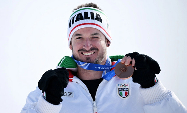 &Omicron; frontman &tau;&omicron;&upsilon; metal &sigma;&upsilon;&gamma;&kappa;&rho;&omicron;&tau;ή&mu;&alpha;&tau;&omicron;&sigmaf; &ldquo;Rise of Voltage&rdquo; &kappa;έ&rho;&delta;&iota;&sigma;&epsilon; &chi;ά&lambda;&kappa;&iota;&nu;&omicron; &mu;&epsilon;&tau;ά&lambda;&lambda;&iota;&omicron; &sigma;&tau;&omicron;&upsilon;&sigmaf; &Chi;&epsilon;&iota;&mu;&epsilon;&rho;&iota;&nu;&omicron;ύ&sigmaf; &Omicron;&lambda;&upsilon;&mu;&pi;&iota;&alpha;&kappa;&omicron;ύ&sigmaf; &Alpha;&gamma;ώ&nu;&epsilon;&sigmaf;