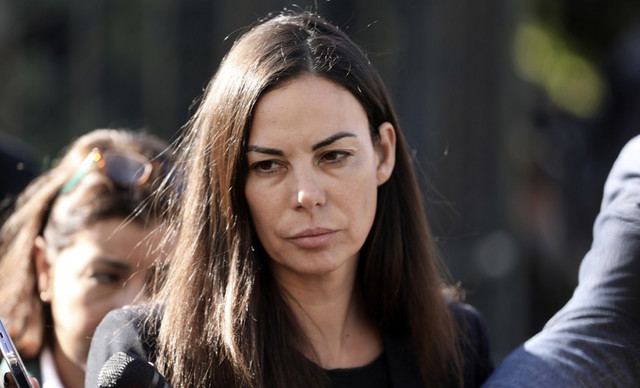 &Epsilon;ύ&eta; &Beta;&alpha;&tau;ί&delta;&omicron;&upsilon;: &Mu;&epsilon; &tau;&alpha; &pi;&alpha;&iota;&delta;&iota;ά &tau;&eta;&sigmaf; &sigma;&tau;&omicron; &epsilon;&tau;ή&sigma;&iota;&omicron; &mu;&nu;&eta;&mu;ό&sigma;&upsilon;&nu;&omicron; &tau;&omicron;&upsilon; &Alpha;&lambda;έ&xi;&eta; &Kappa;&omicron;ύ&gamma;&iota;&alpha; (&Phi;&Omega;&Tau;&Omicron;)